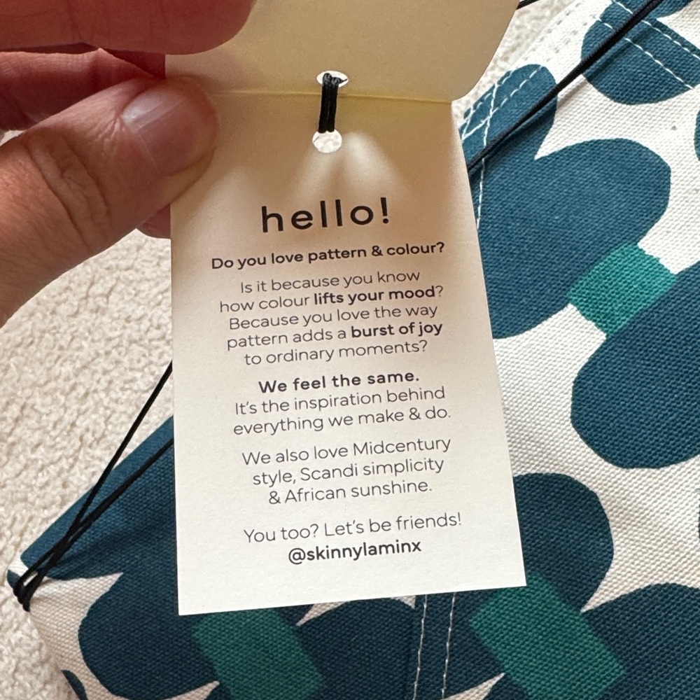 Skinny LaMinx Printed Apron - Picture 7 of 7